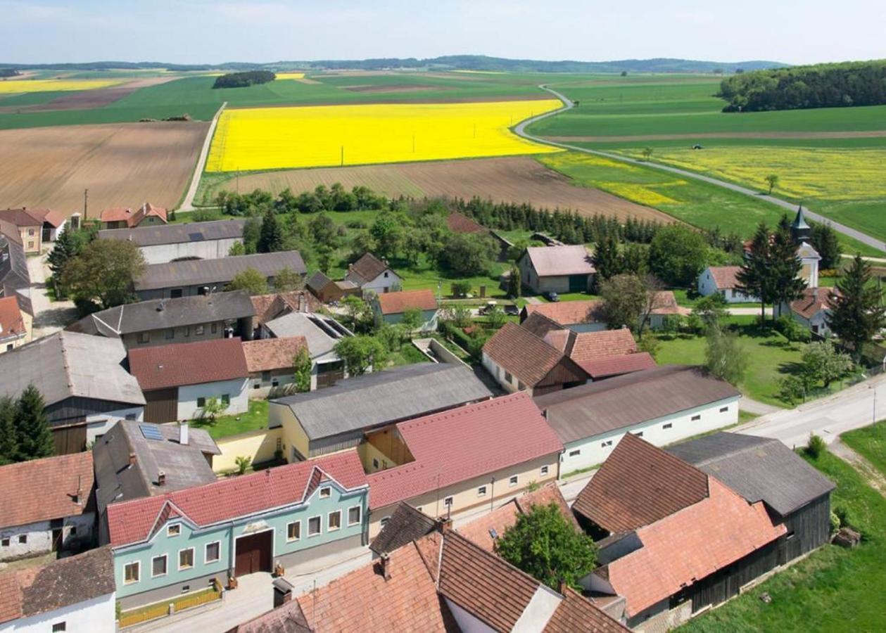 Отель Wohlfuehlhof Bachzelt Weitersfeld Экстерьер фото