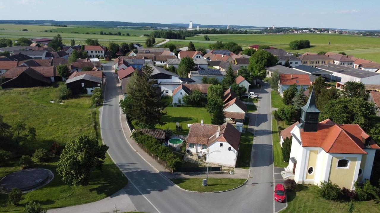 Отель Wohlfuehlhof Bachzelt Weitersfeld Экстерьер фото